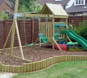 taman bermain mini di halaman rumah