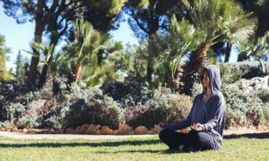 Meditasi Di Taman